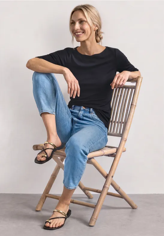 T-Shirt mit Wavy Neckline in Unifarbe