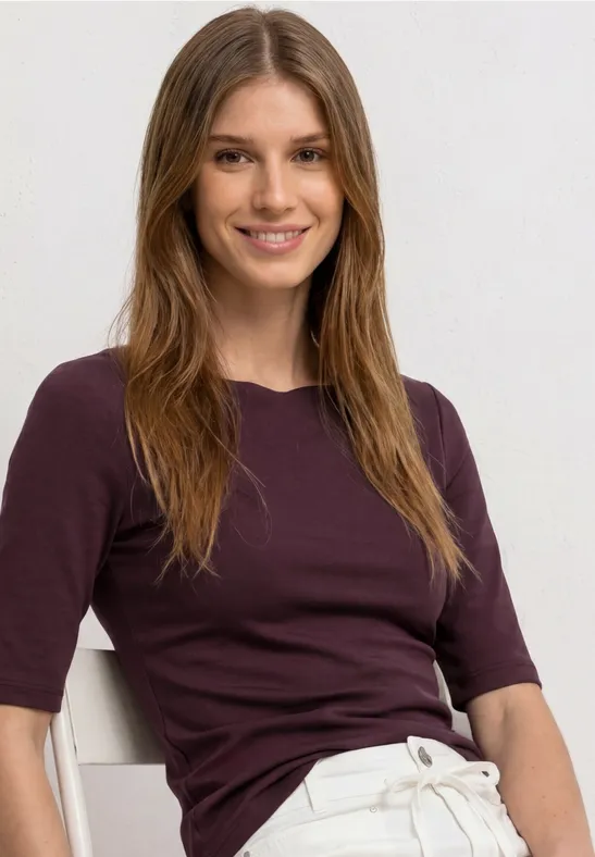 T-Shirt mit Wavy Neckline in Unifarbe