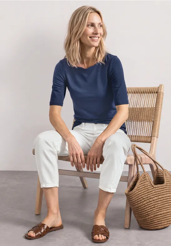 T-Shirt mit Wavy Neckline in Unifarbe