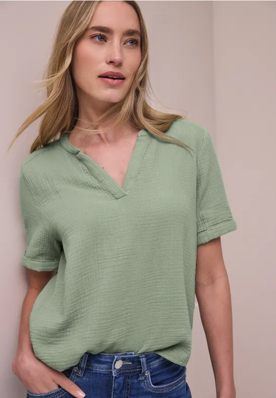 Kurzarm Bluse in Musselinqualität mit Turn-Up female Grün