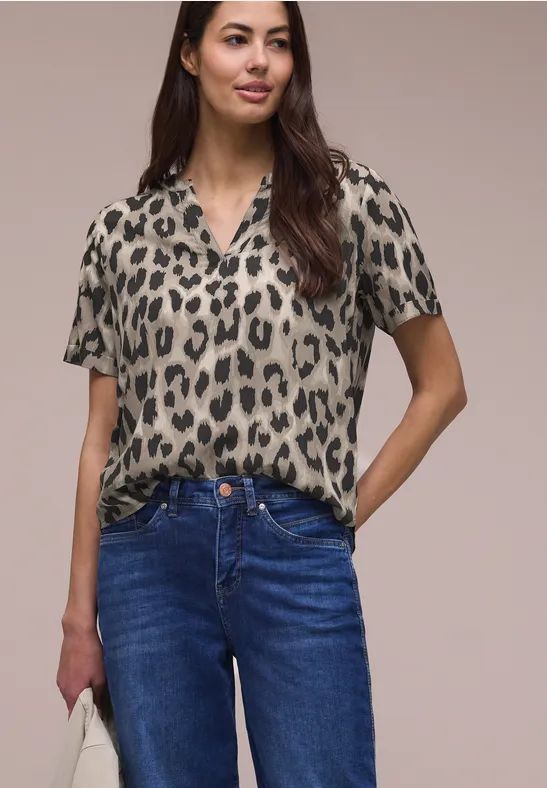 Thumbnail - Street One Bluse mit Split Neck und Animal Print