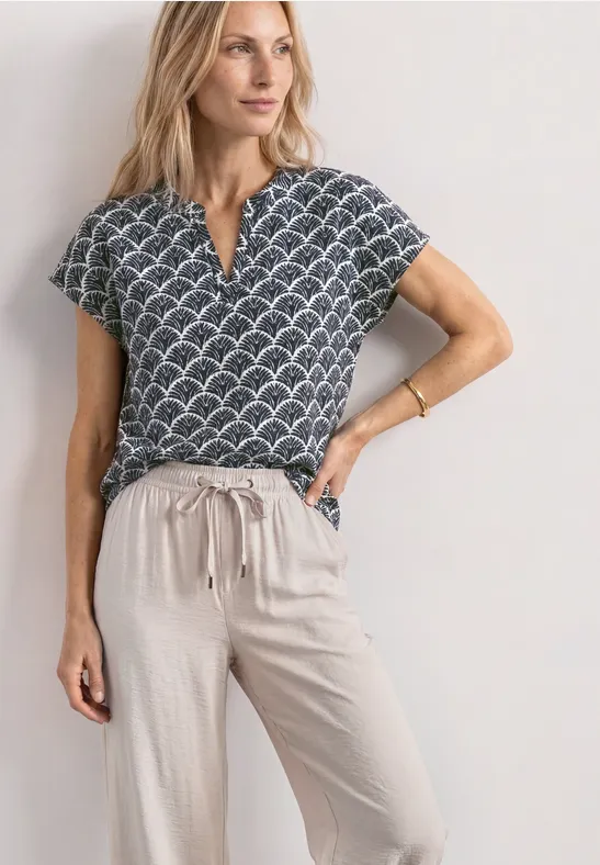 Blusenshirt mit Split Neck und Leo-Muster female Blau