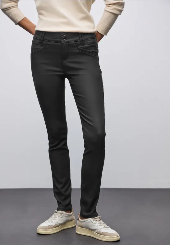 Street One Frauen Slim Fit Coated Hose in Schwarz, Gr: 36