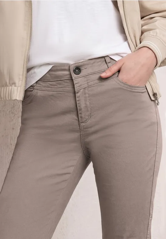 Street One Frauen 7/8 Slim Leg Hose im Satin-Look in Braun, Gr: 32
