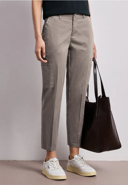 Street One Frauen Slim Leg Chino mit Taschen im Cargo-Look in Braun, Gr: 32