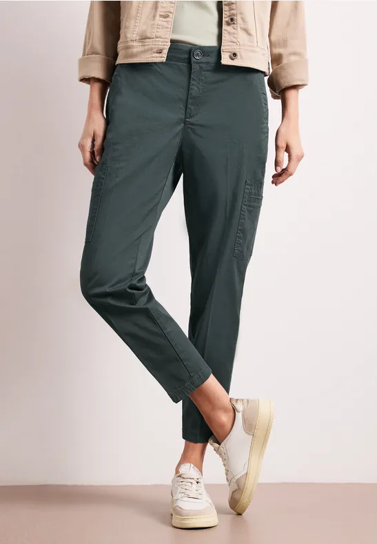 Street One Frauen Slim Leg Chino mit Taschen im Cargo-Look in Grün, Gr: 32