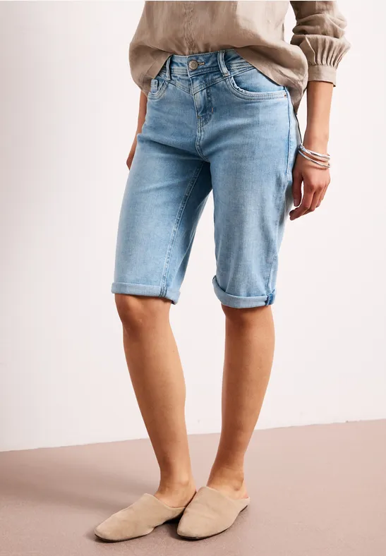 Slim Leg Bermuda mit Turn