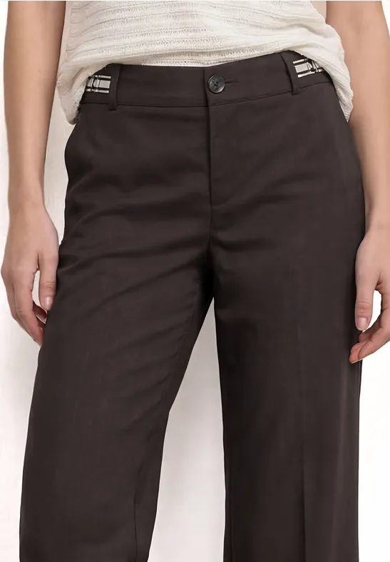 Street One Frauen Straight Leg Hose mit Gürteldetails in Braun, Gr: 34