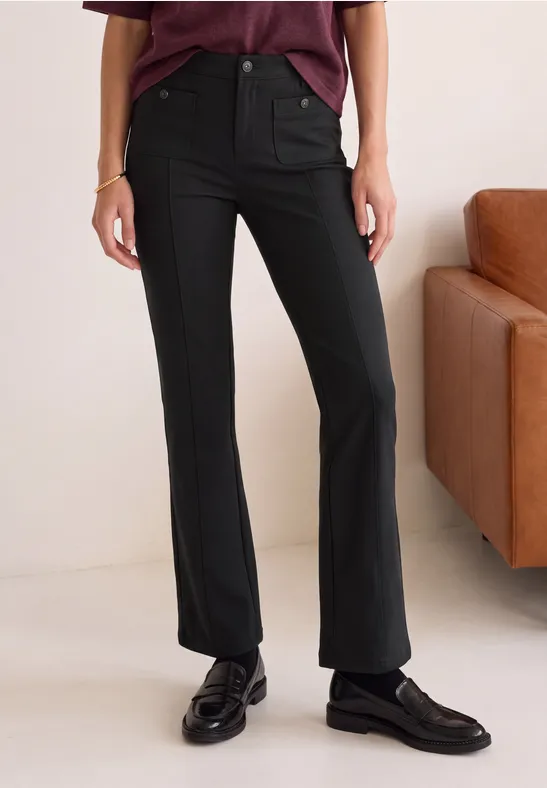 Bootcut Hose mit aufgesetzten Taschen