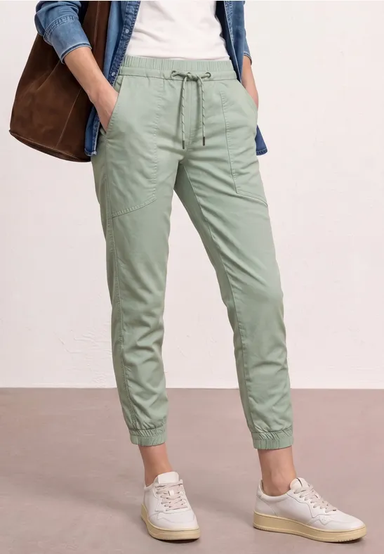Slim Leg Hose in leichter Qualität