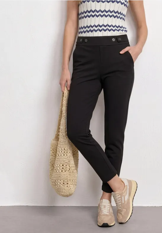 Slim Leg Hose im Loose Fit in Scubaqualität