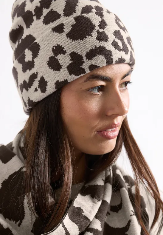 Feinstrick Beanie mit Leo-Muster