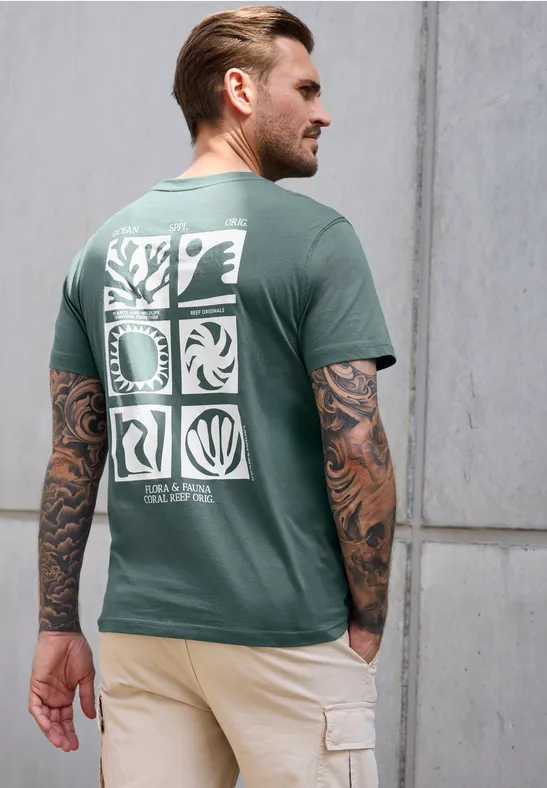 Thumbnail - Street One MEN Männer T-Shirt mit Backprint in Grün, Gr: XXL