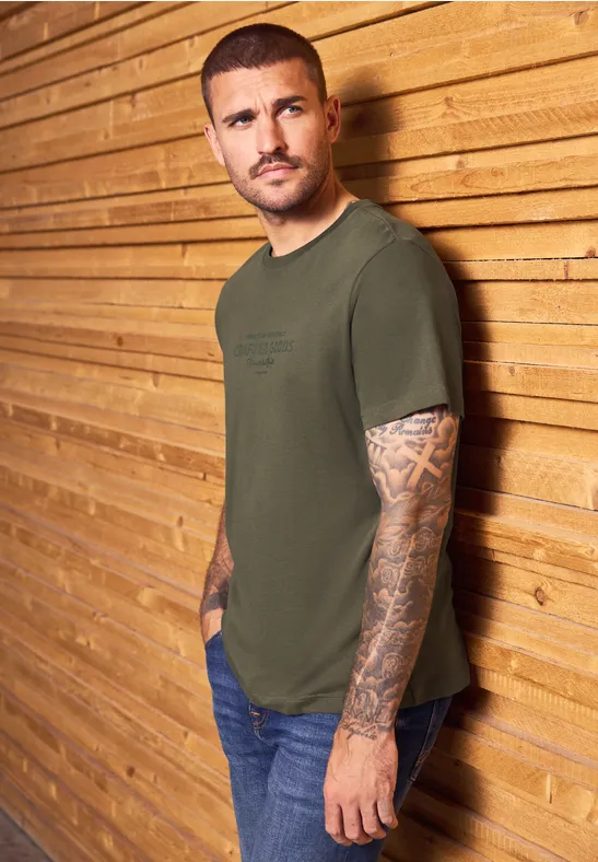 Thumbnail - Street One MEN Männer Softes T-Shirt mit Wording in Grün, Gr: M