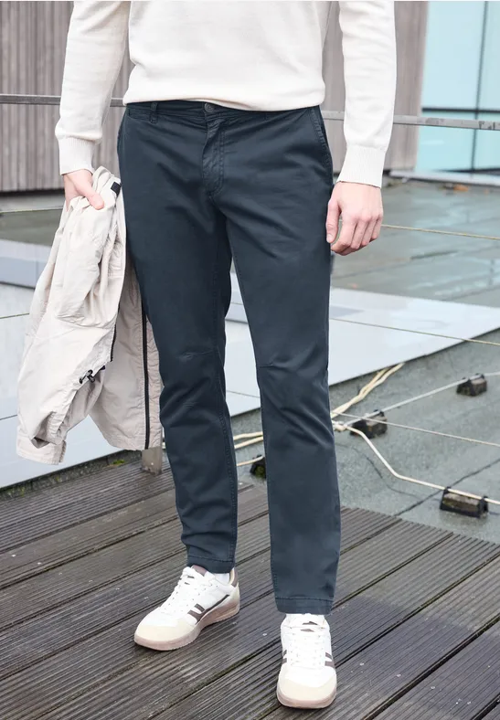 Thumbnail - Street One MEN Männer Softe Chino im Washed-Look in Blau, Gr: 28