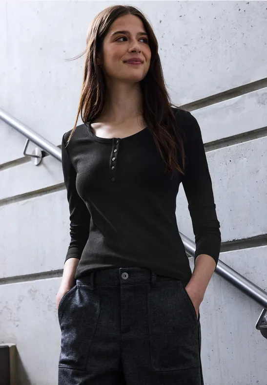 Thumbnail - Street One Studio Frauen Rippshirt mit Knopfdetail in Schwarz, Gr: 42
