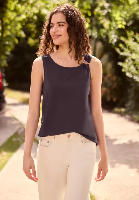 Asymmetrisches Top mit Rundhals