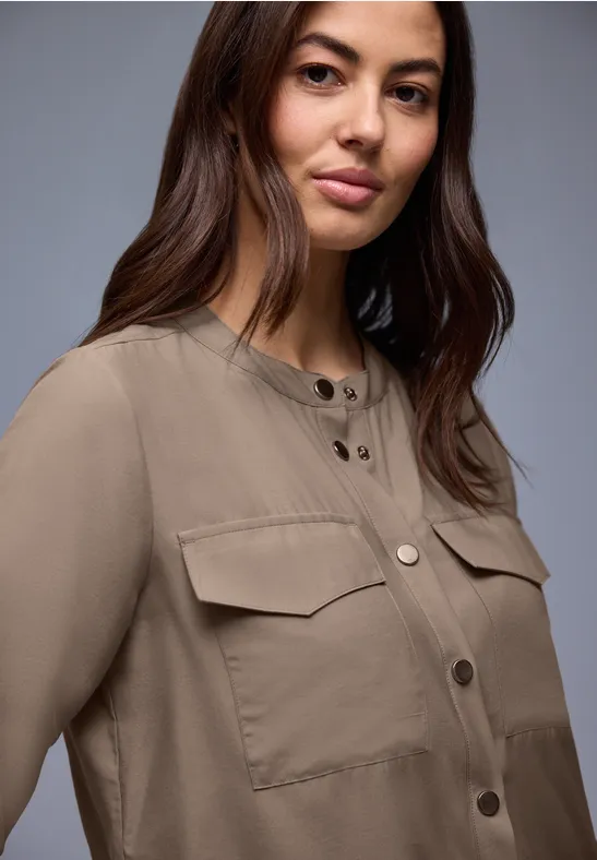 HUGO BOSS Besatina blouse van satijn met borstzakken • Gebroken wit